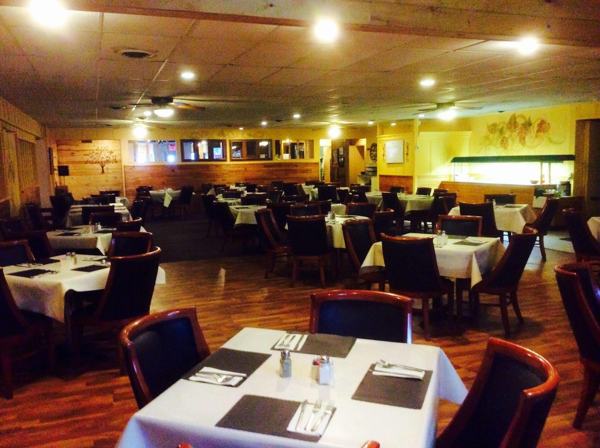 Forty Club Inn Deerwood Eksteriør bilde
